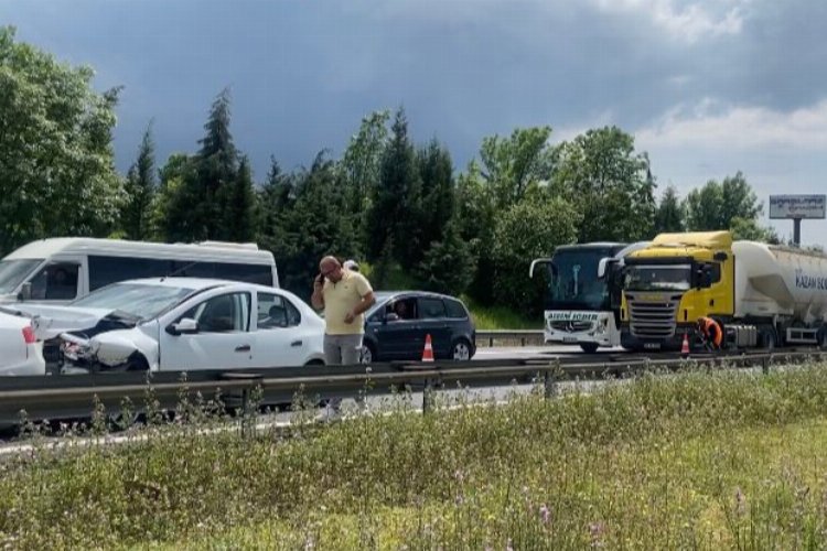 Zincirleme kaza Anadolu Otoyolu’nu kilitledi!