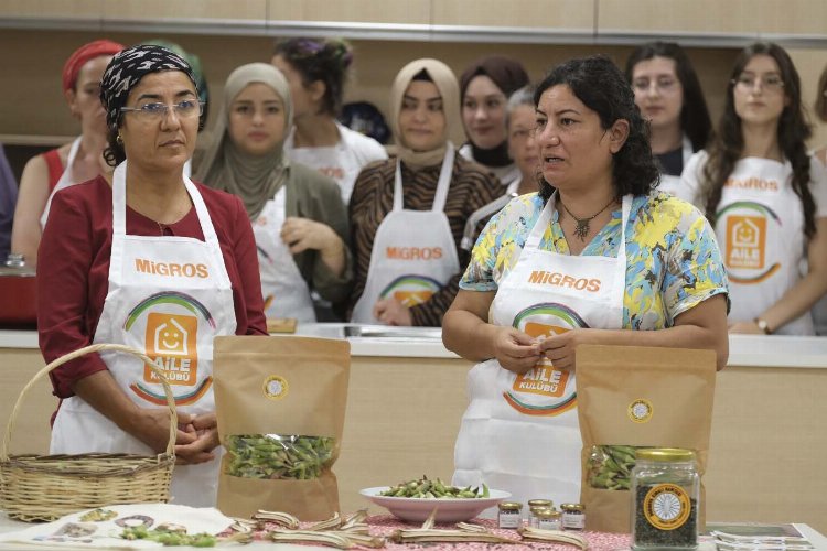 İzmir Bornova’da ‘kınalı bamya’ tanıtımı