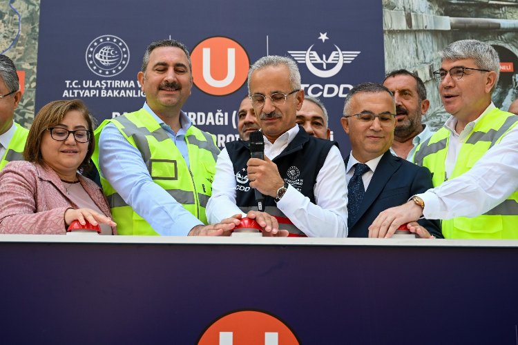 Türkiye’nin en uzun demiryolu tünelinde ışık gözüktü