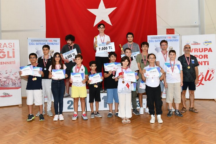 Çiğli’de Satranç Turnuvasında ödüller sahiplerini buldu