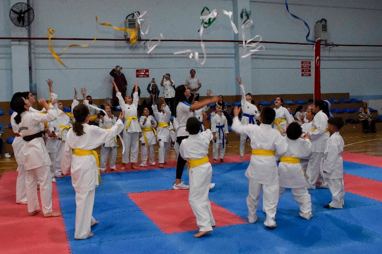 Karacabey’in genç karatecileri kuşaklarına kavuştu