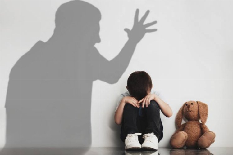 Çocuklukta istismar intihar riskini 10 kat artırıyor