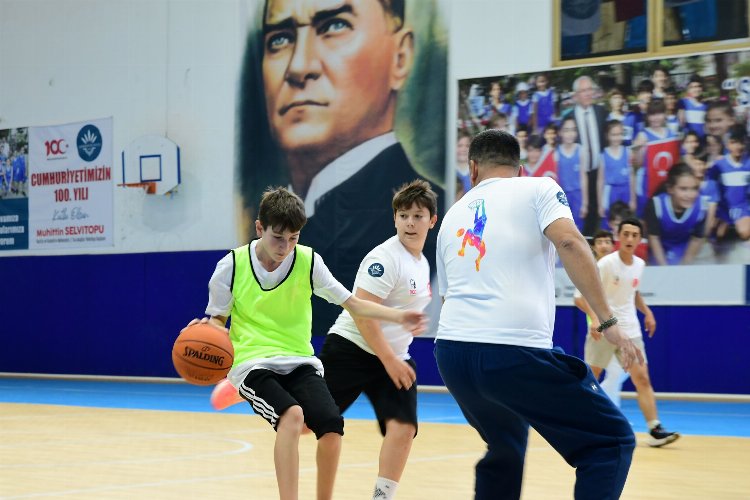 İzmir’de basketler 100. yıl için atıldı