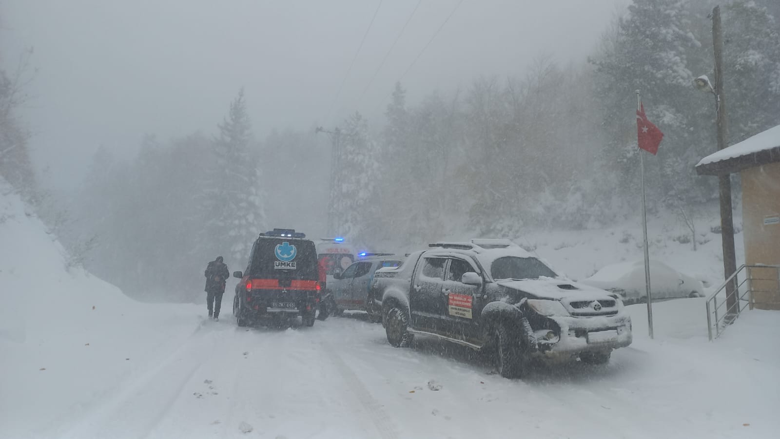 Bolu’da kar ve tipi nedeniyle turistler mahsur kaldı 