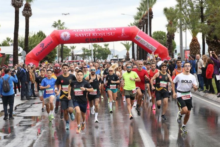 Başarılı atlet bu kez İzmir’den ‘Işık’ yaktı