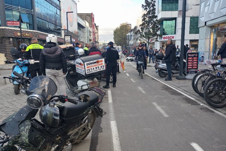 Düzce’de trafiğe kapalı yolda motosiklet denetimi