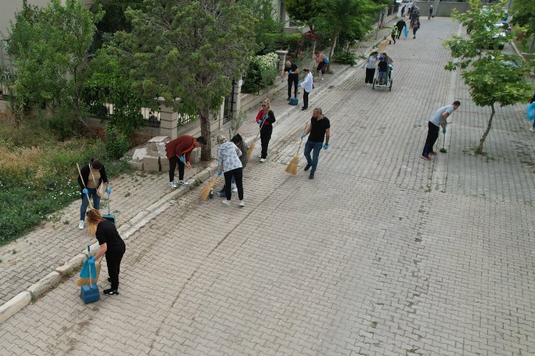İzmir Güzelbahçe’de imece temizlik