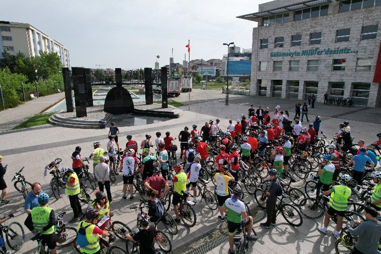 Nilüfer’de bisiklet tutkunları 19 Mayıs için pedalladı