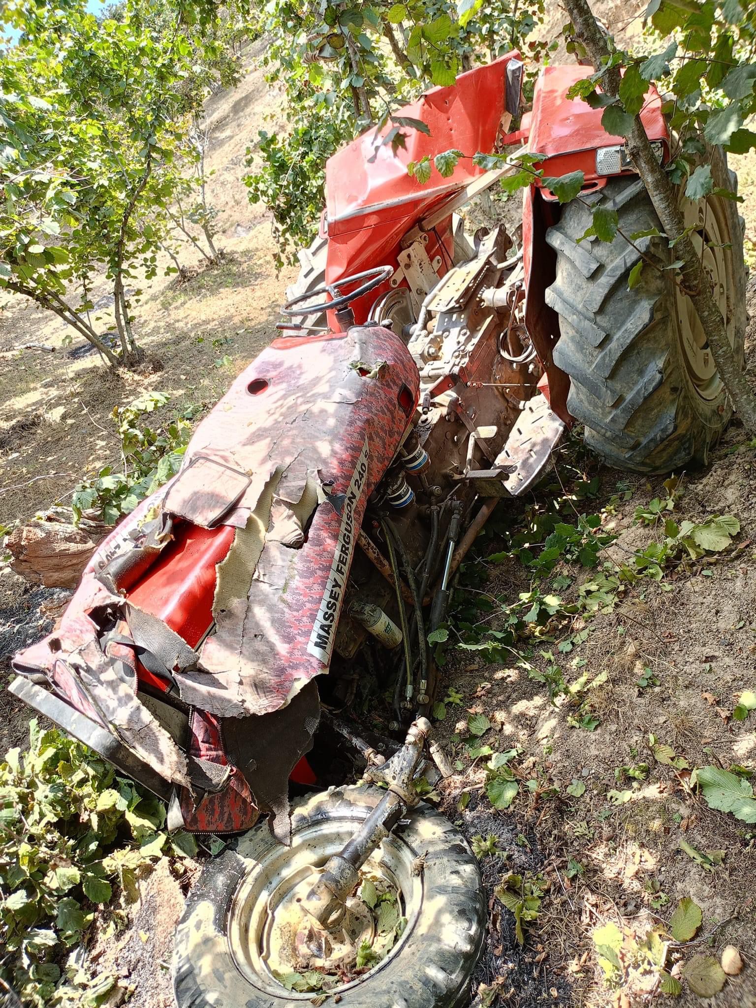 Düzce’de Devrilen Traktörün Altında Kalan 1 Kişi Hayatını Kaybetti