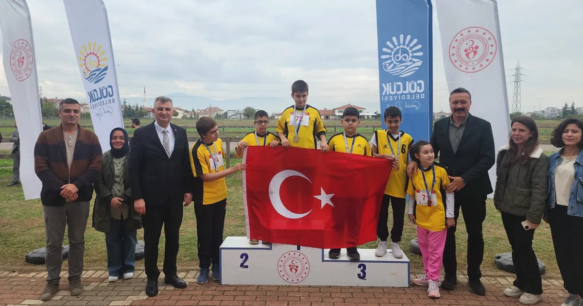 Kocaeli Gölcük’te Cumhuriyet coşkusu sporla birleşti