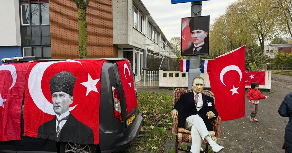 Hollanda’daki Atatürk Sokağı’nda Ata’ya özel anma