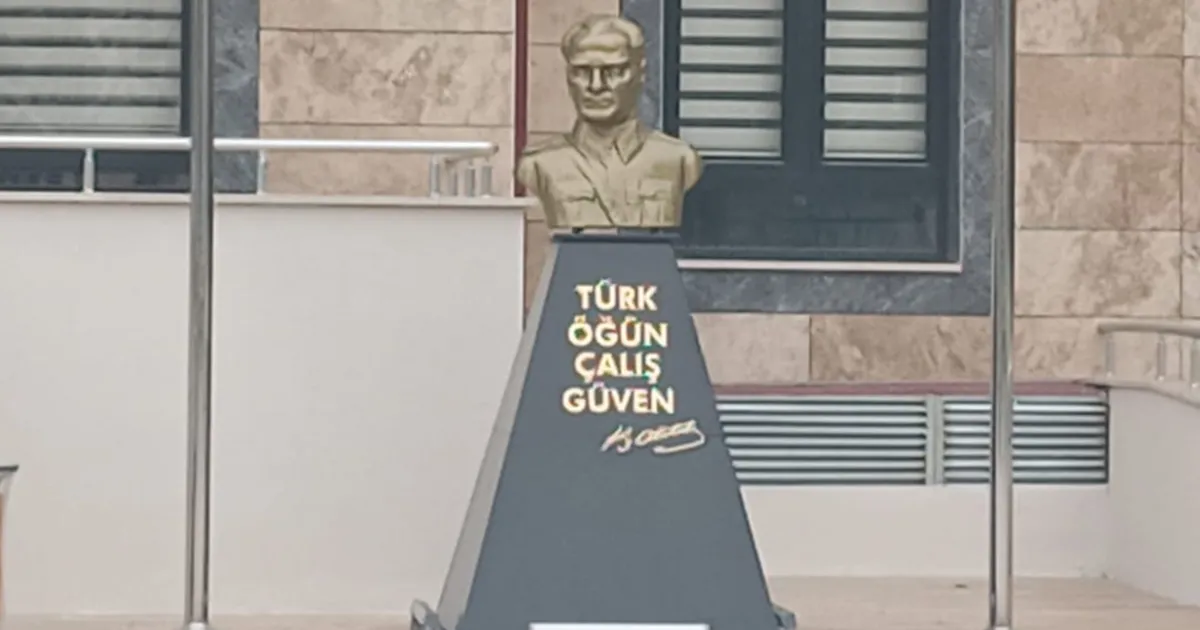 İşte şimdi yakıştı! Keşan’daki o büst yenilendi!