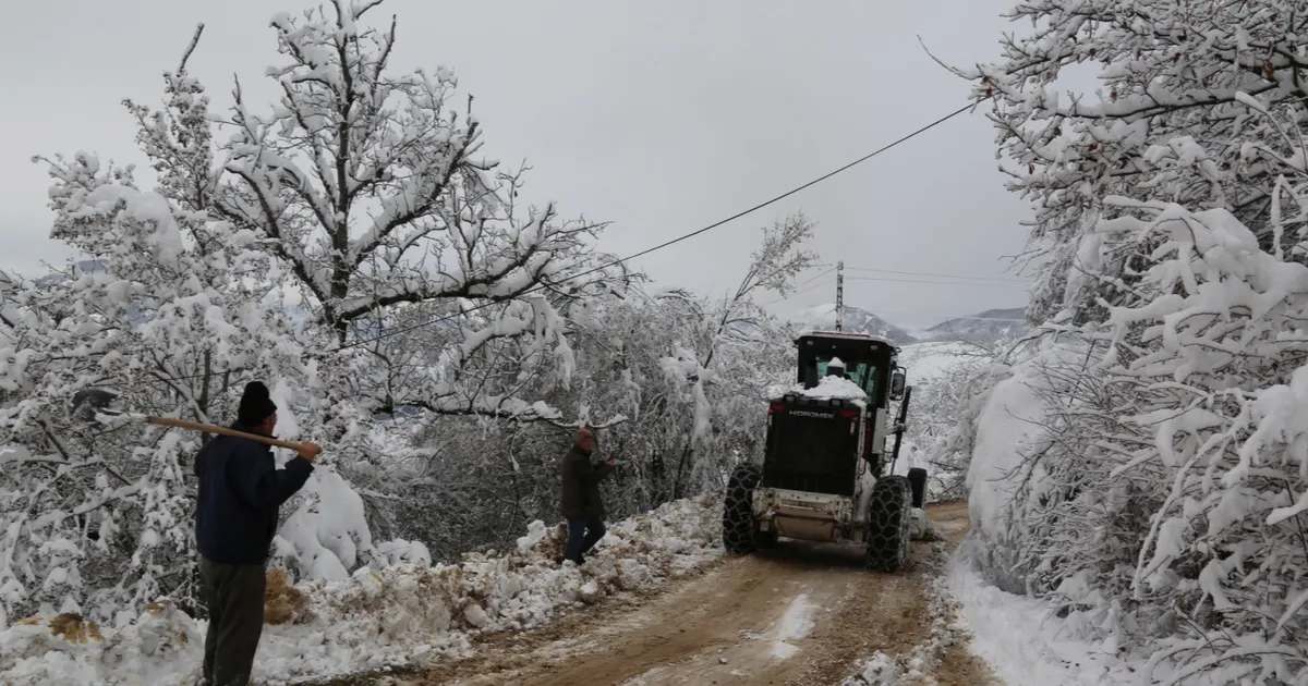 Artvin’de kar köylere ulaşımı kesti