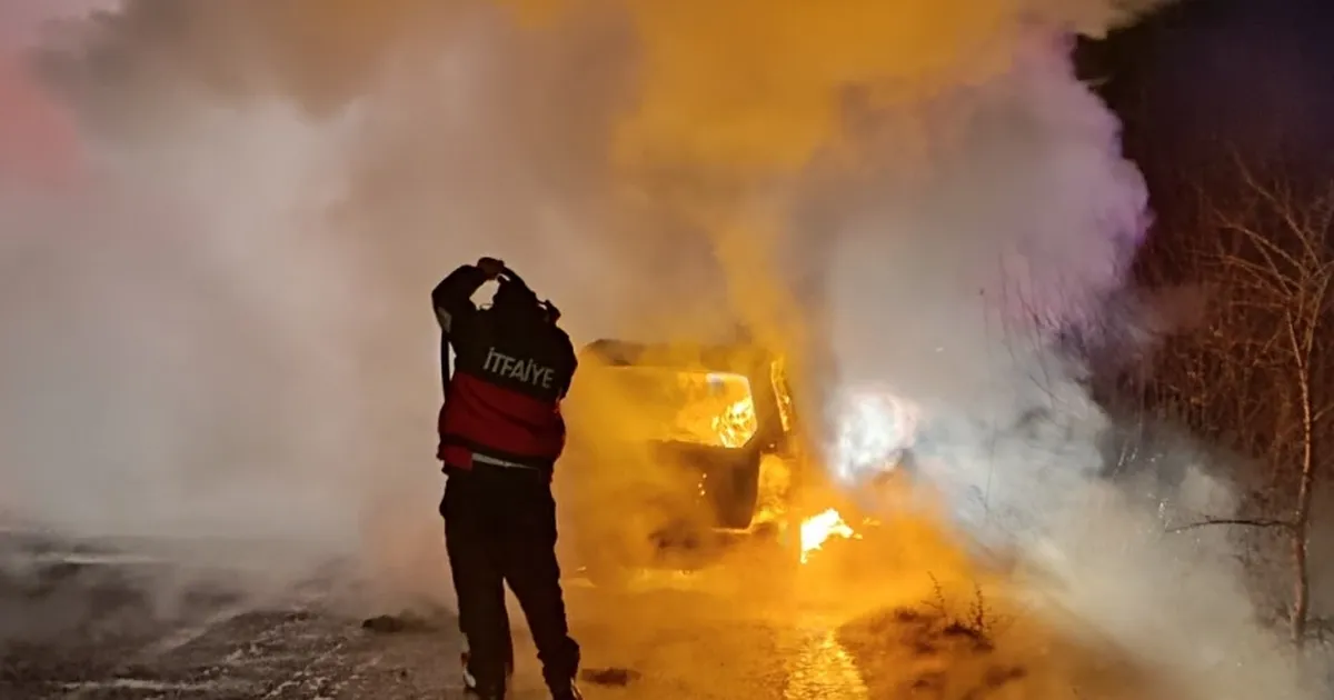 Bilecik’te alev alan araçtan hurda yığını kaldı