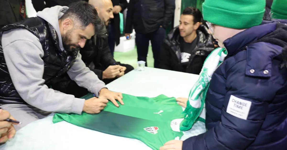 Bursaspor, ‘Yeni Yıl Meydanı’nda taraftarla buluştu