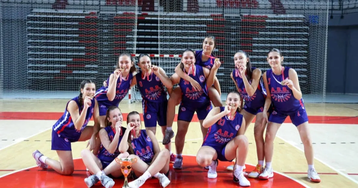 Büyükşehir’in basketbolcu kızları Antalya şampiyonu oldu