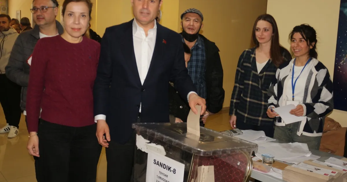 Balıkesir’in 20 ilçesinde vatandaşlar sandıkları doldurdu