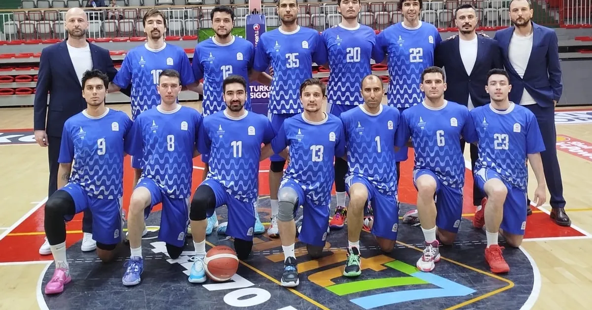 Celal Atik Spor Salonu’nda parke ısınıyor