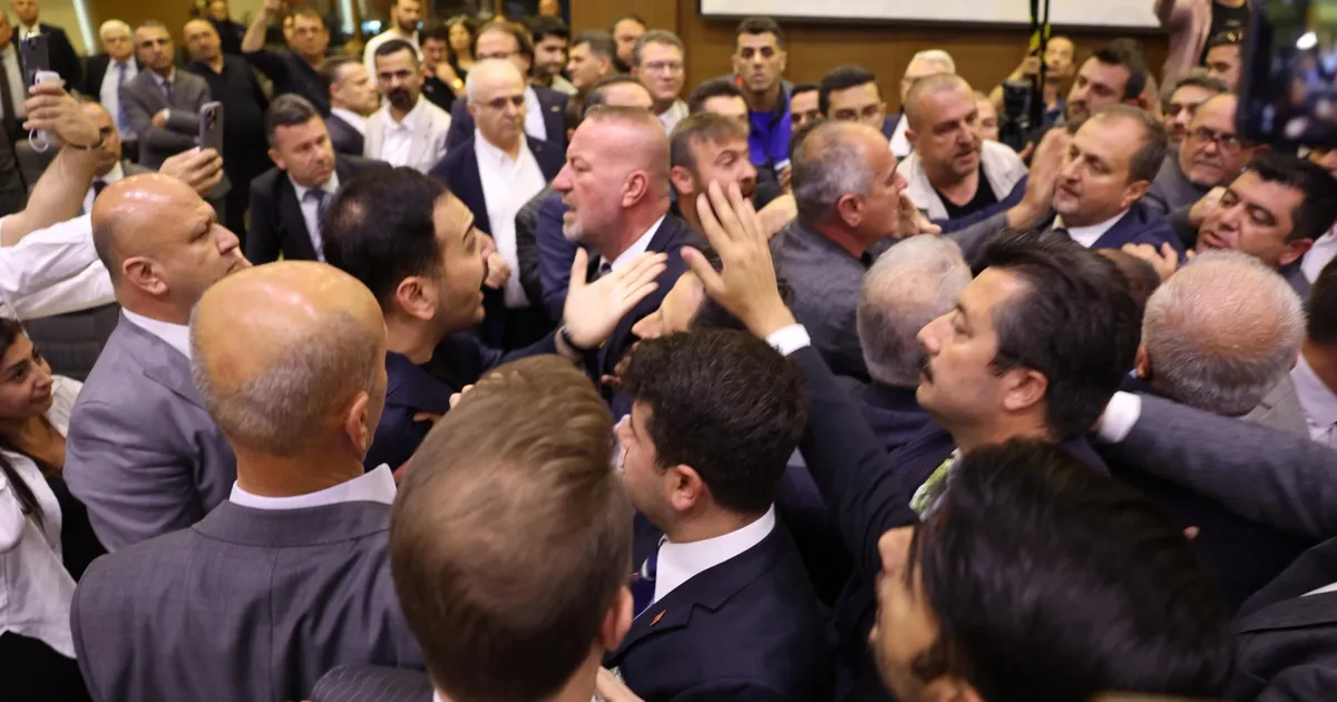 Bursa Büyükşehir Meclisi’nde gerginlik! Başkan Bozbey’den saldırıya kınama!
