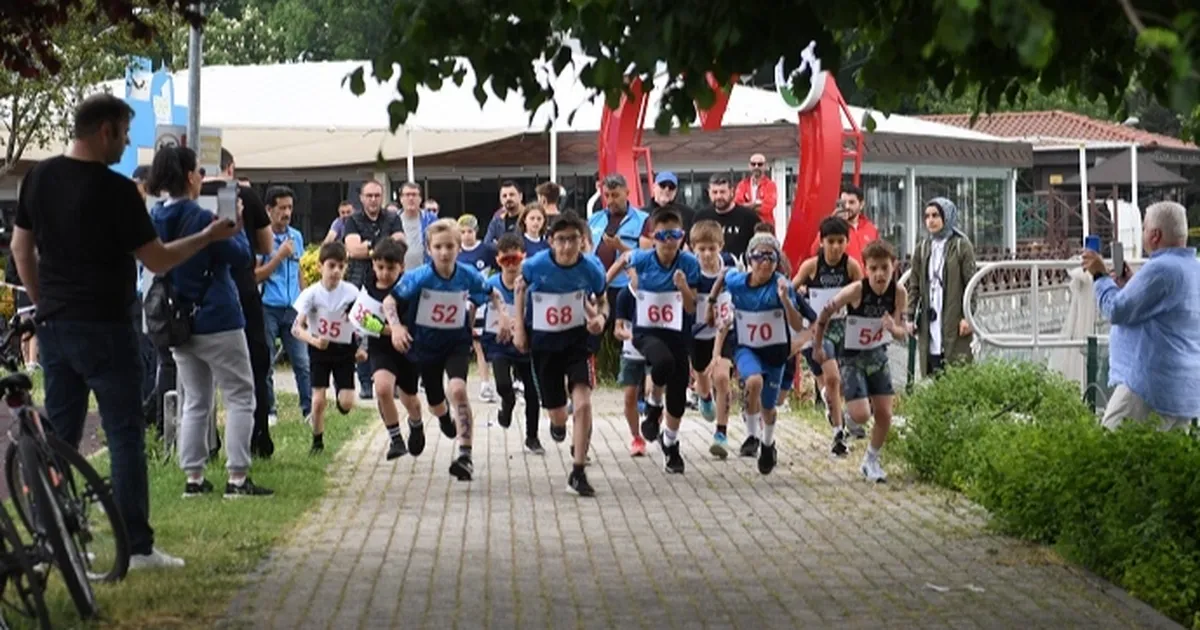 Bursa Osmangazi’de genç sporcuların duatlon heyecanı