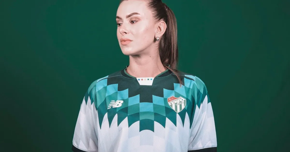 Bursaspor’un yeni sezon taraftar formaları ilgi görüyor