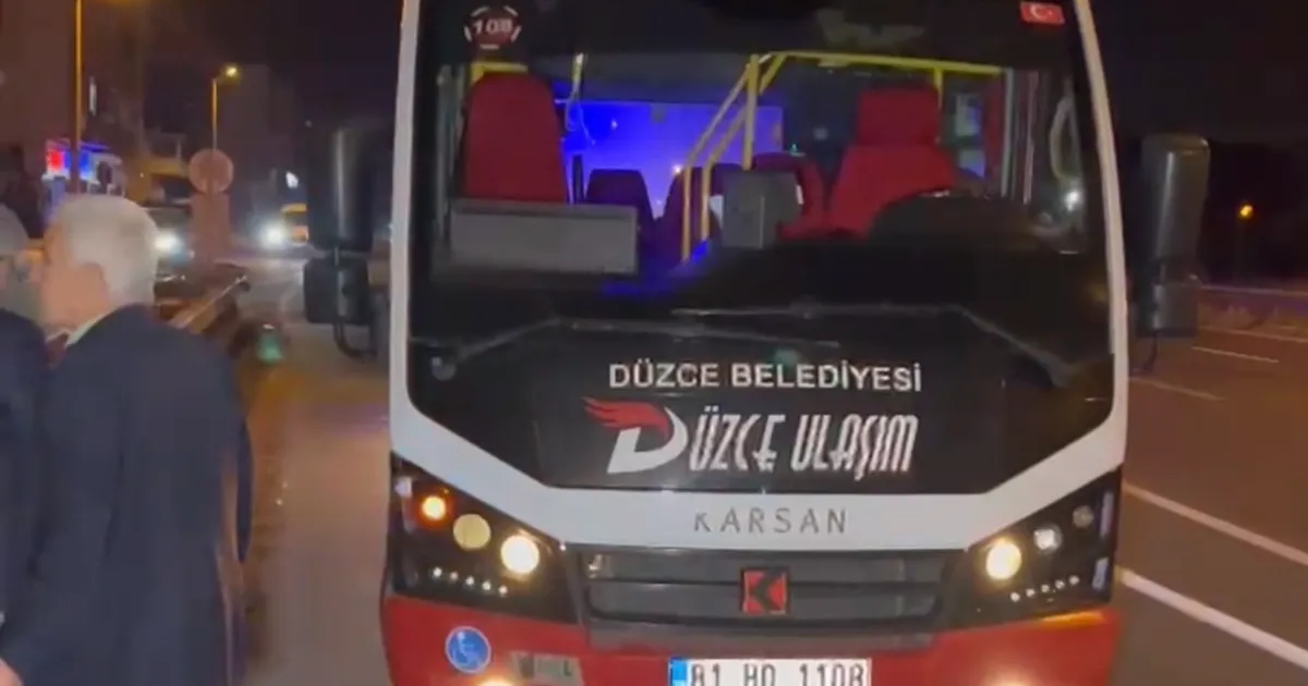 Düzce’de şehiriçi yolcu minibüsü yayaya  çarptı