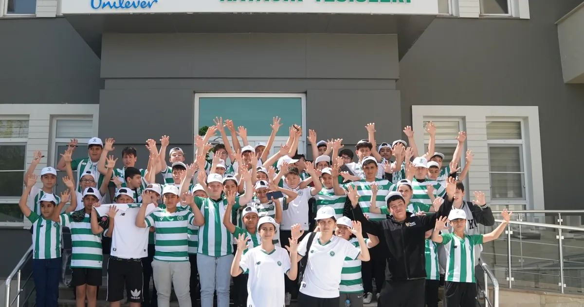 Karataylı çocuklar Konyaspor antrenmanını izledi