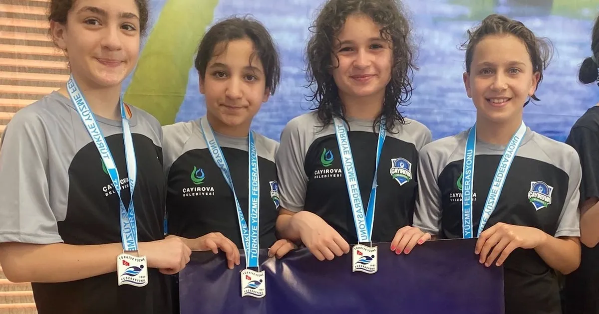 Kocaeli Çayırova’ya Türkiye yüzme şampiyonluğu geldi