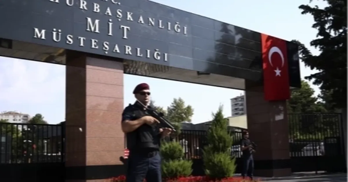 MİT suçüstü yakaladı! Sahte baz istasyonu kurmaya çalıştılar