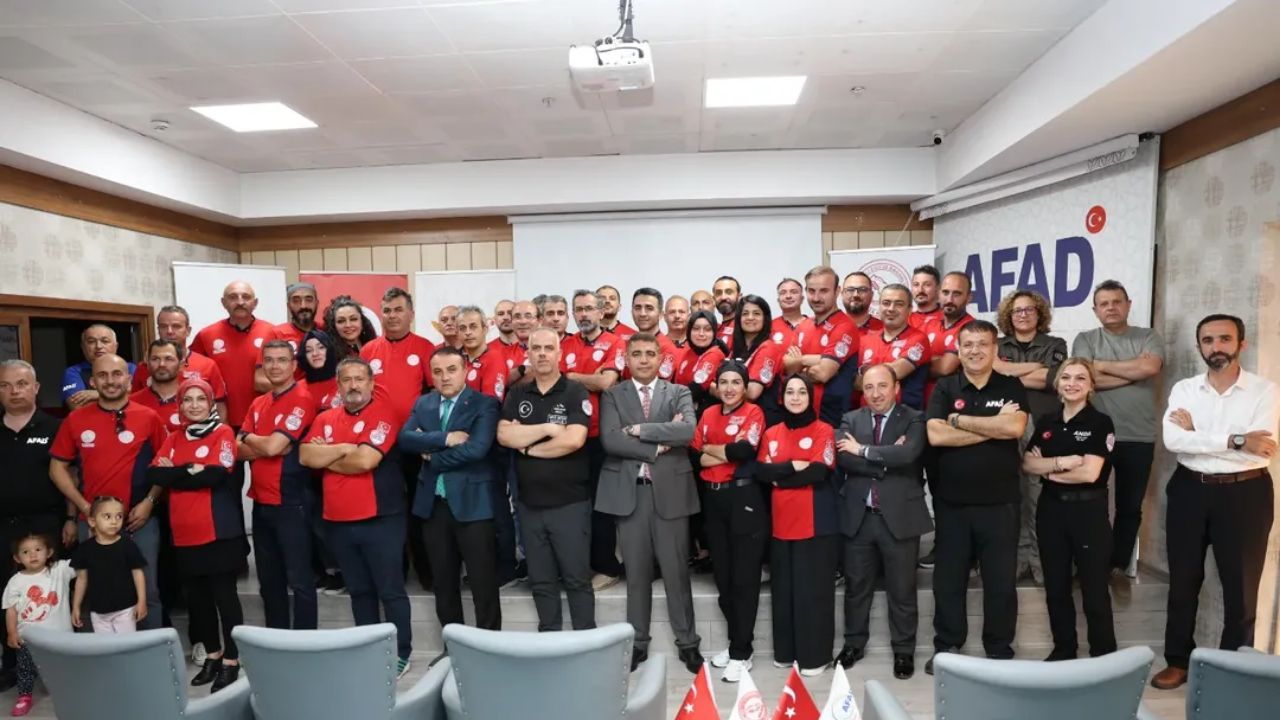 DÜZCE’DE MEB ARAMA KURTARMA BİRİMİ’NİN AKREDİTASYON TÖRENİ GERÇEKLEŞTİ