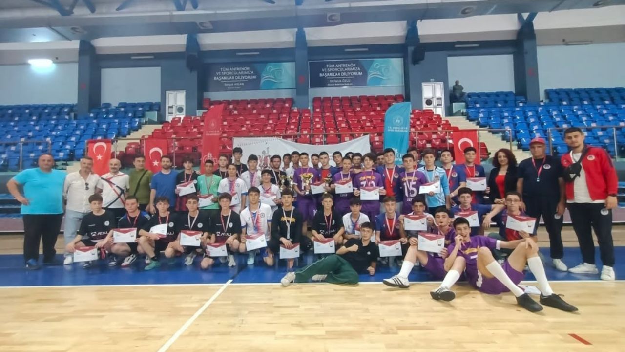 FUTSAL MÜSABAKALARI SONA ERDİ