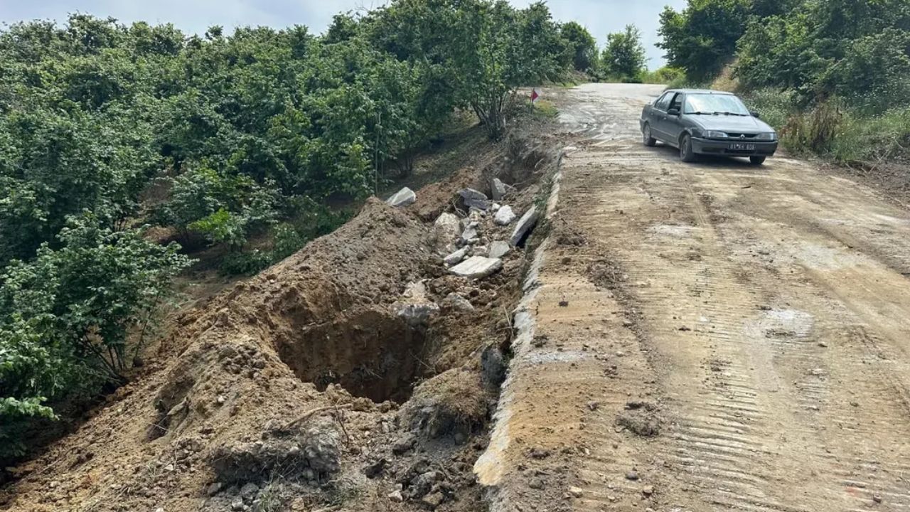 TAHİRLİ KÖYÜ’NDE HEYELAN MÜDAHALESİ ARALIKSIZ SÜRÜYOR