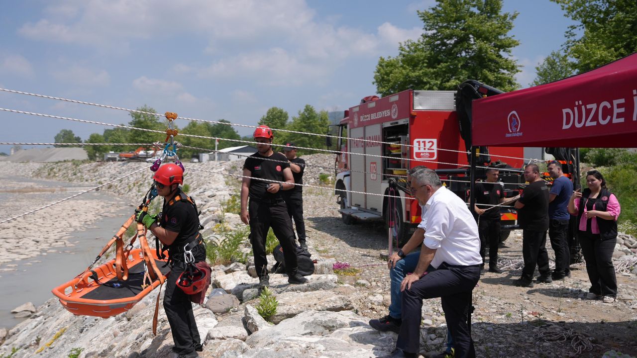 DÜZCE İTFAİYESİ’NDEN GERÇEĞİ ARATMAYAN TATBİKAT