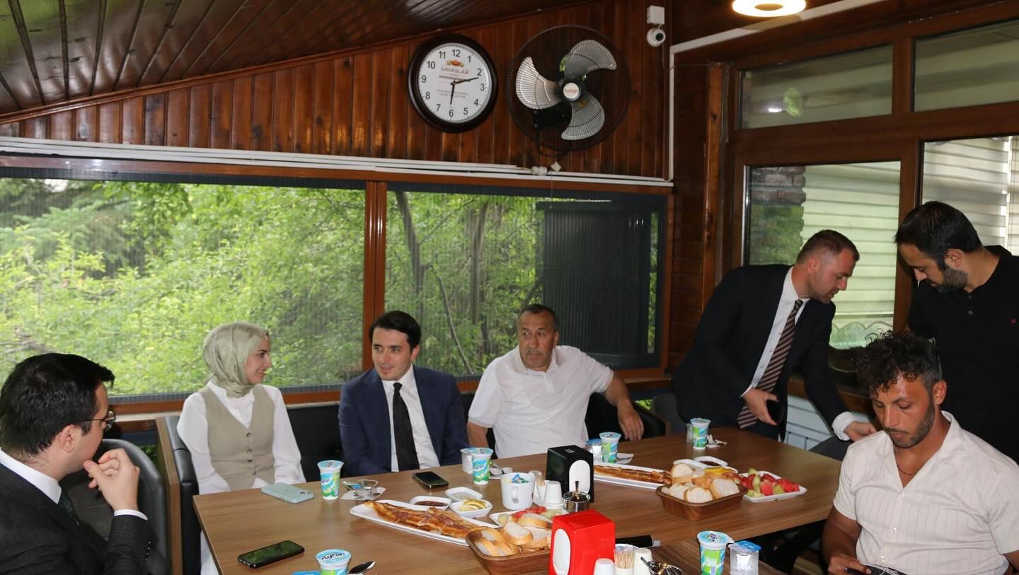 YIĞILCA’DA KAYMAKAM DEMİRKOL İÇİN VEDA YEMEĞİ DÜZENLENDİ