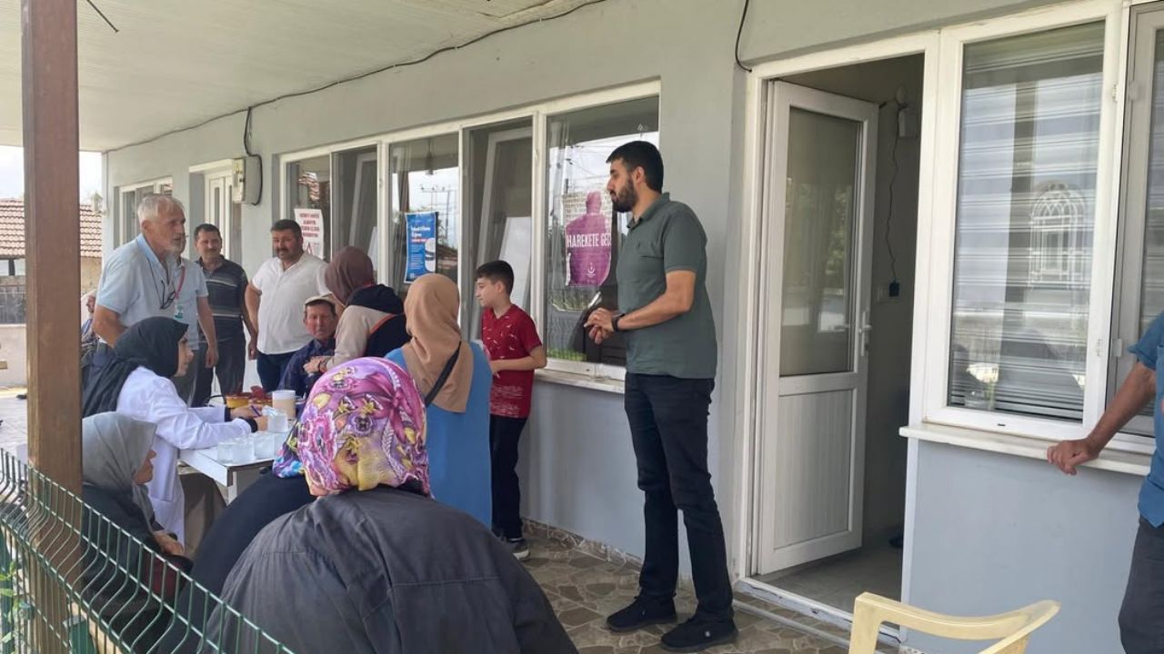 ÇİLİMLİ’DE SAĞLIK BAKANLIĞI ”İDEAL KİLONU ÖĞREN, SAĞLIKLI YAŞA” KAMPANYASI KAPSAMINDA FARKINDALIK STANTI AÇILDI