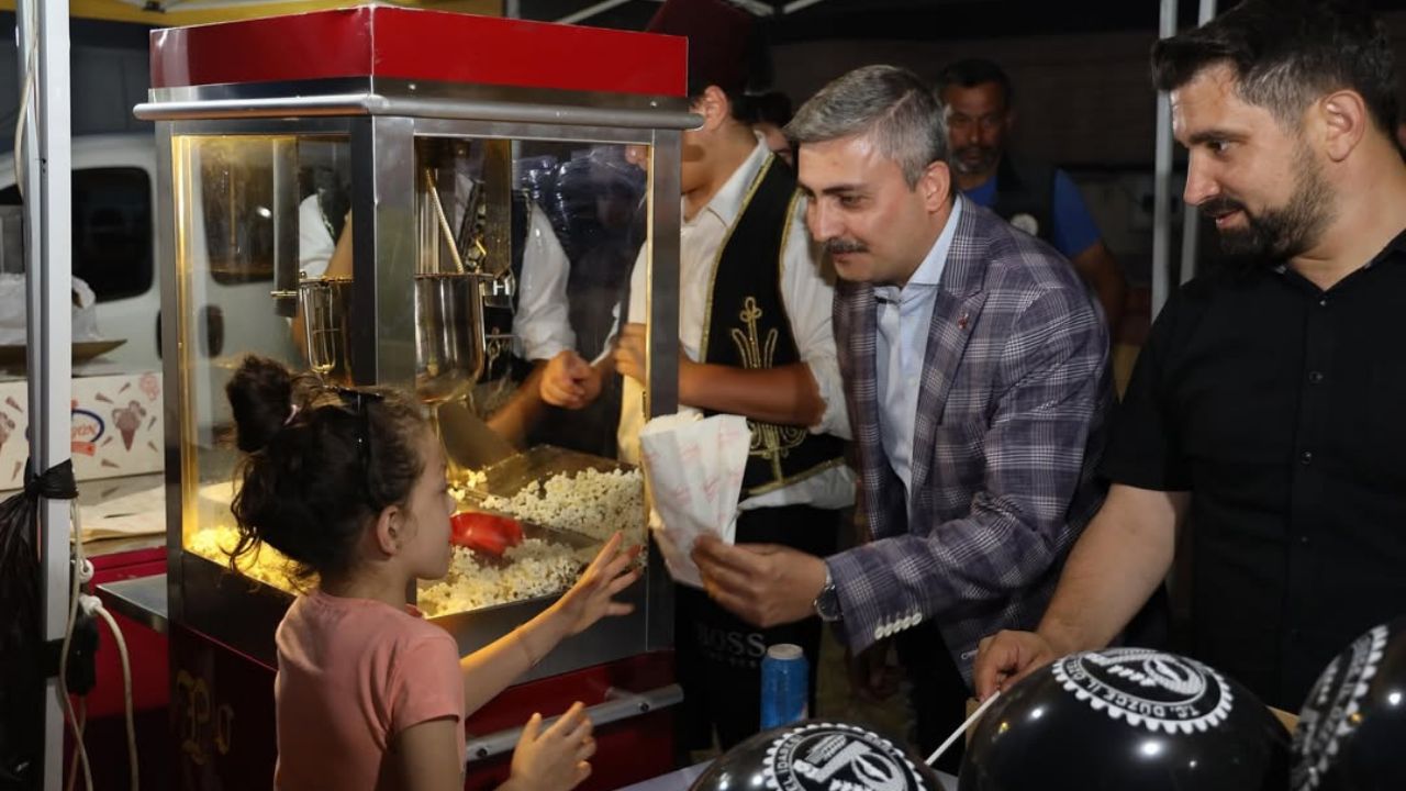 AÇIK HAVA SİNEMA GECELERİ DURAKLAR KÖYÜ’NDE DEVAM ETTİ
