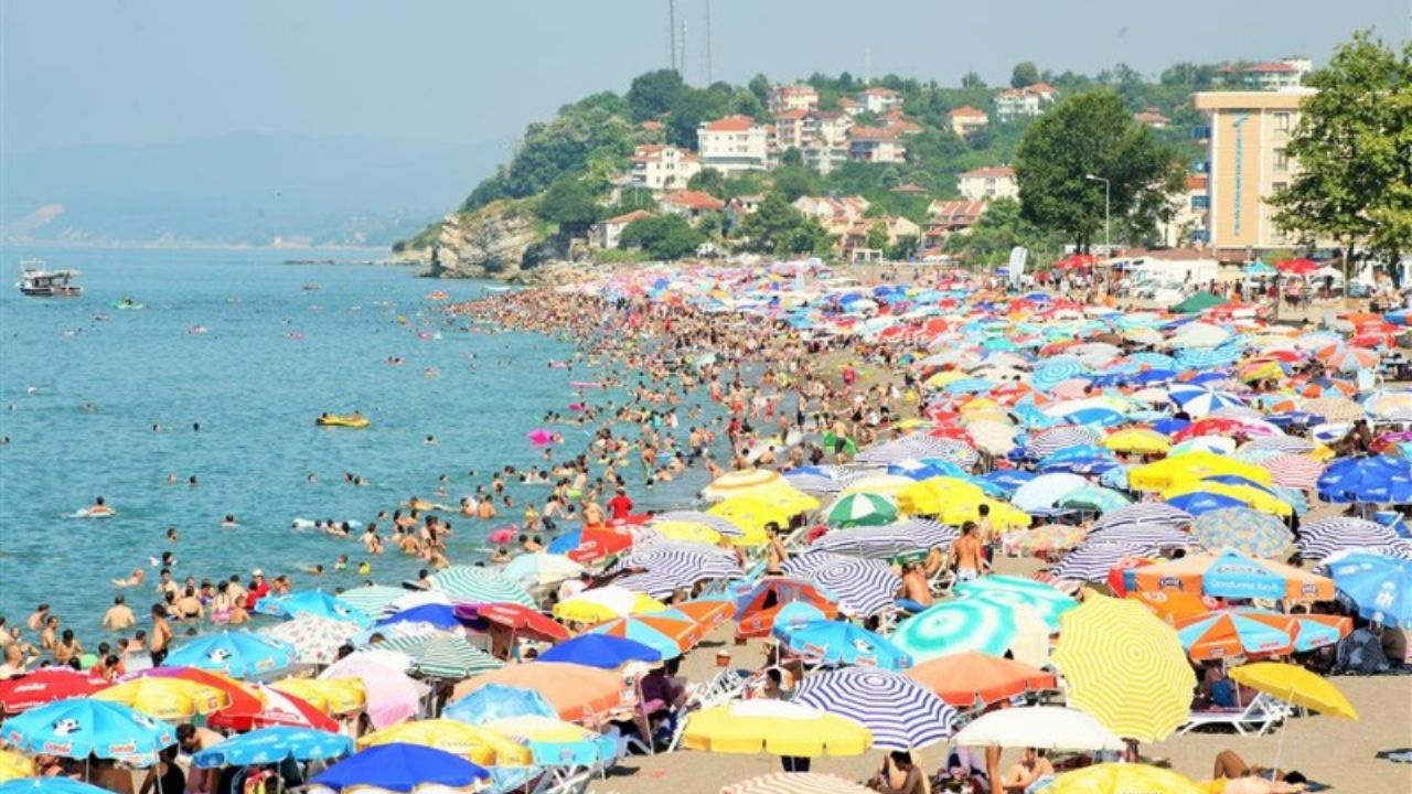 AKÇAKOCA’DA DENİZE GİRMEK YASAKLANDI