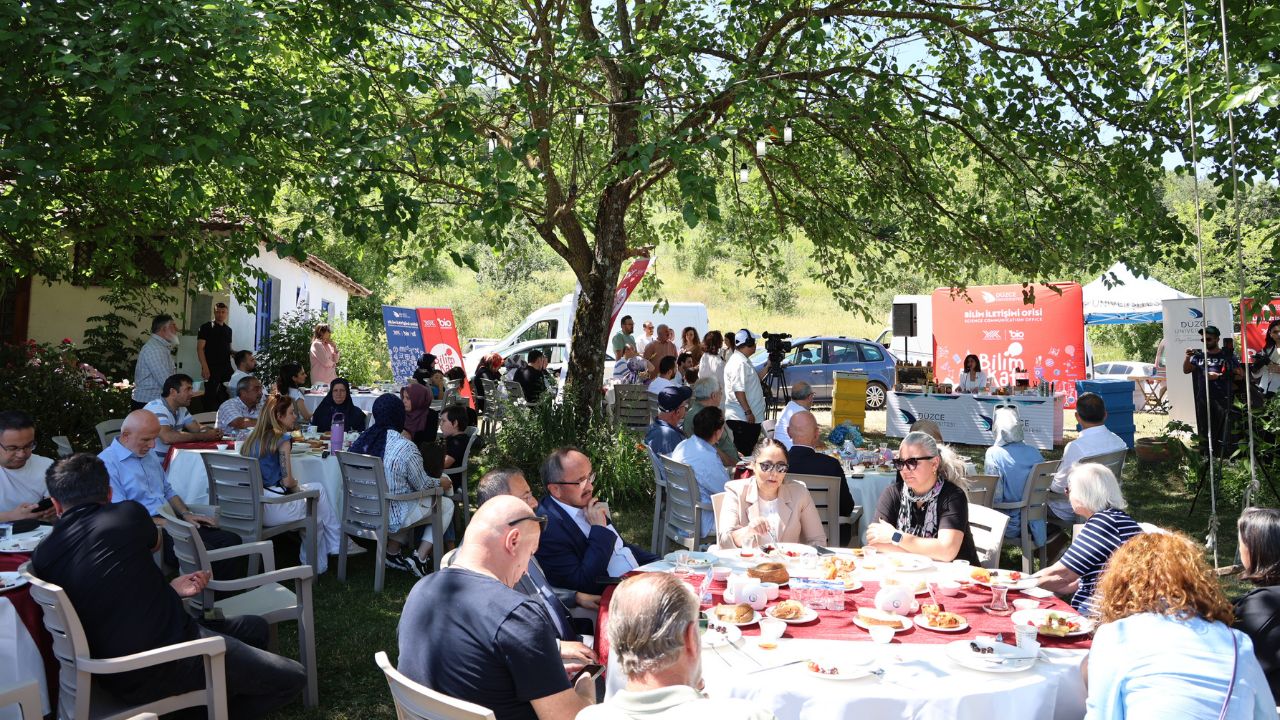 DÜZCE’DE BİLİMSEVERLER GÜVEN KÖYÜ’NDE BULUŞTU