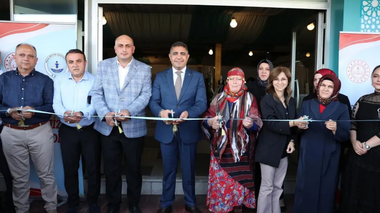 DÜZCE’DE BEYKÖY GİYİM ÜRETİM KURSLARI YIL SONU SERGİSİ BÜYÜK İLGİYLE GERÇEKLEŞTİ