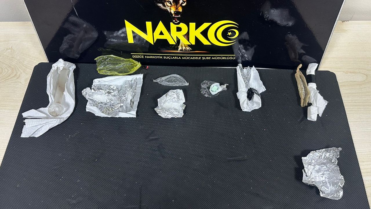 DÜZCE’DE ZEHİR TACİRİNE DARBE! 1 KİŞİ KISKIVRAK YAKALANDI, TUTUKLANDI