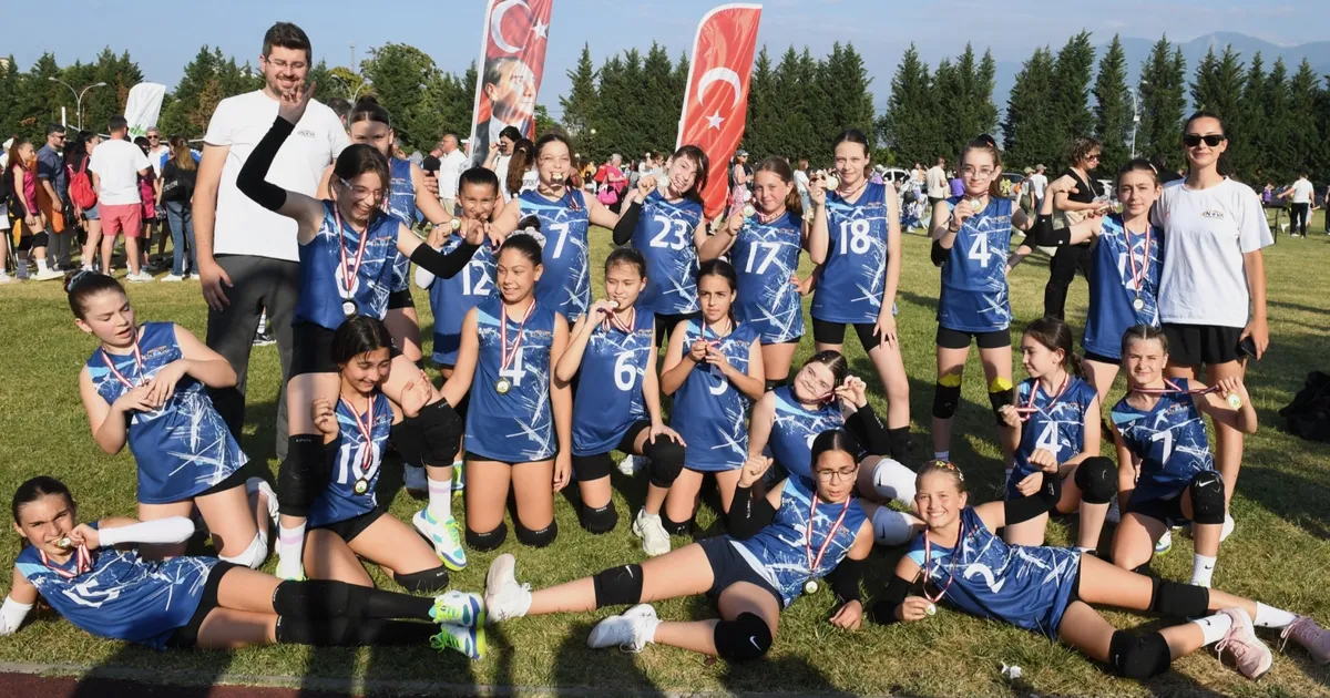 Bursa genç voleybolcuların kalbi Osmangazi’de attı