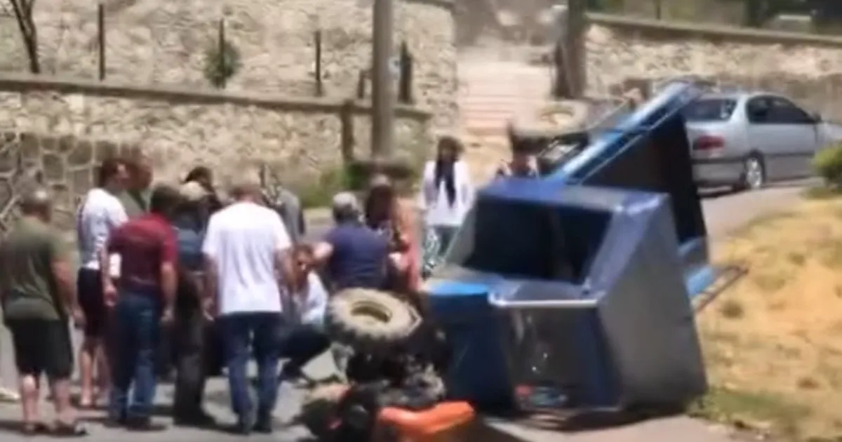 Düzce Akçakoca’da pat pat devrildi: 1 kişi yaralandı