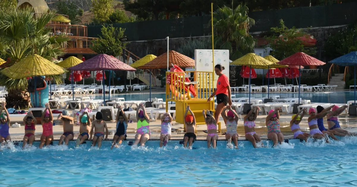 Özel gereksinimli çocuklara yüzme eğitimleri başlıyor