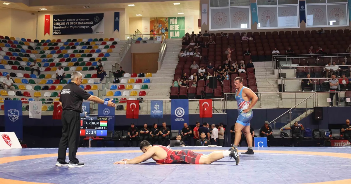 Sakarya’da güreşçiler minderde terlemeye devam ediyor
