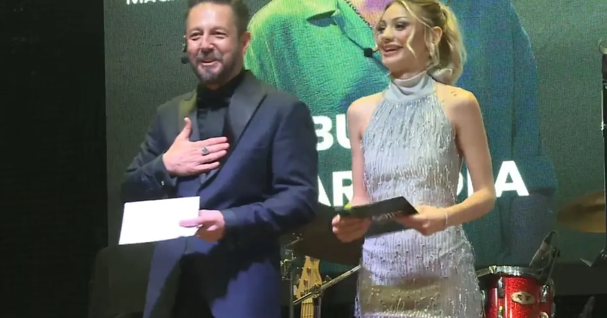 Vizyon Gecesi Ödülleri Nevide Çiçek ve Burak Sarımola’yla eğlenceye dönüştü