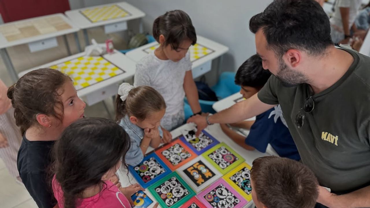 Yaz Tatilinde Gençler Hem Eğleniyor Hem Gelişiyor