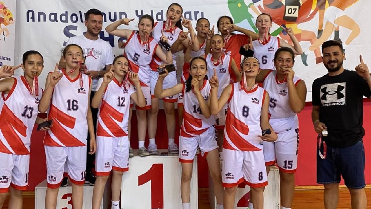 Basketbolda Çifte Şampiyonluk Düzce 2 Altın Madalya Kazandı