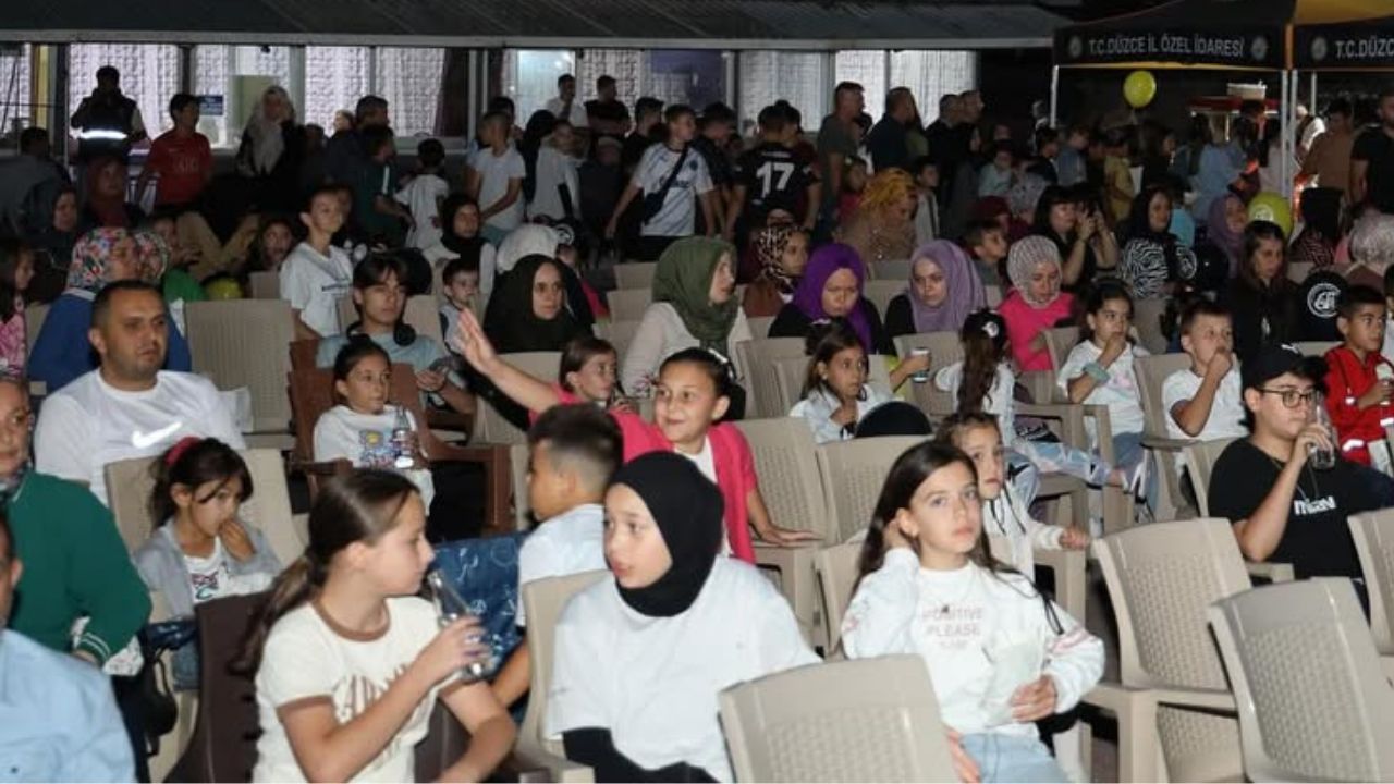 Yaz Akşamlarının Vazgeçilmezi Açık Hava Sineması Yenitaşköprü’deydi