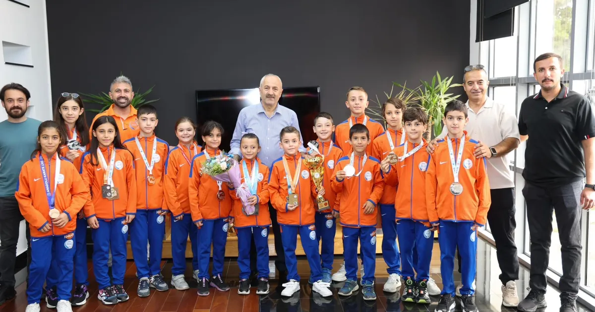 Başkan Büyükgöz, karate şampiyonlarını ağırladı