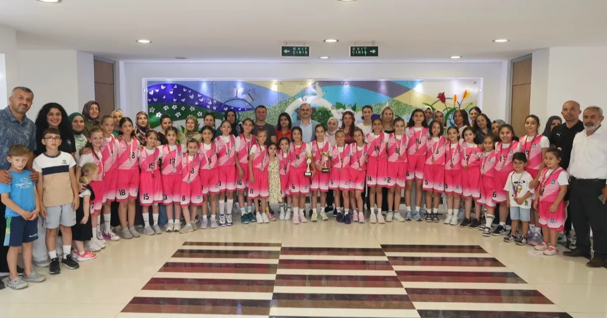 Başkan Çiftçi, minik basketbolcularla bir araya geldi